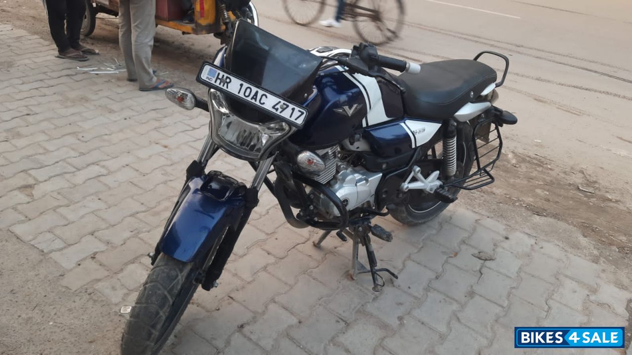 Bajaj V15