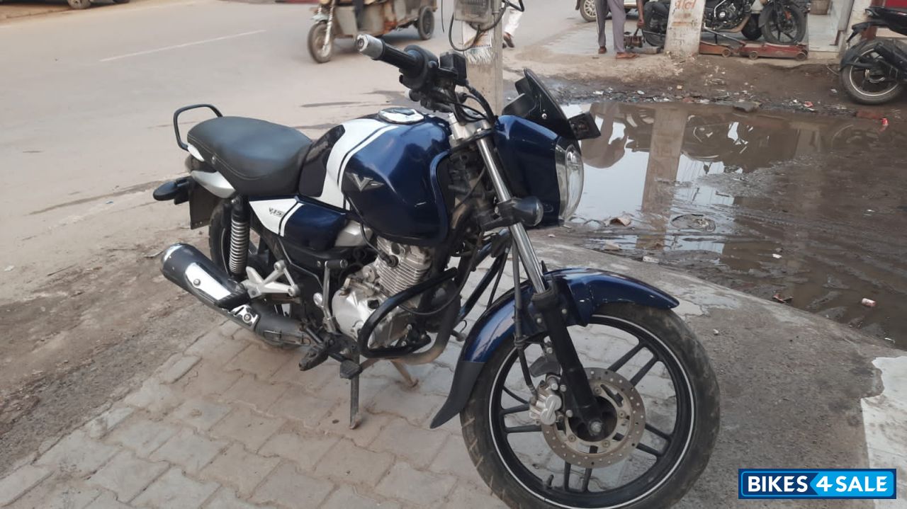 Bajaj V15