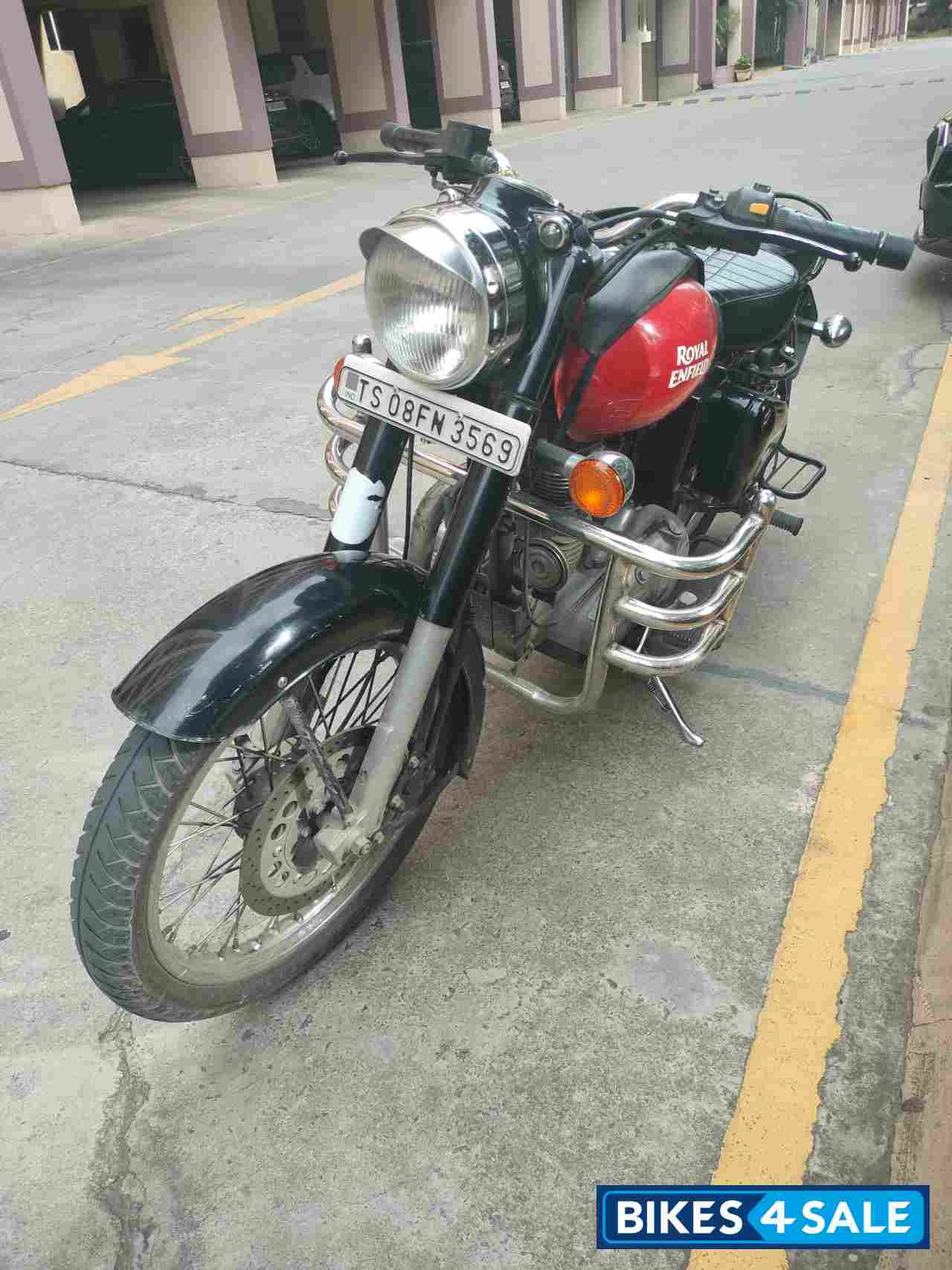 Red Royal Enfield Classic 350 Redditch Red