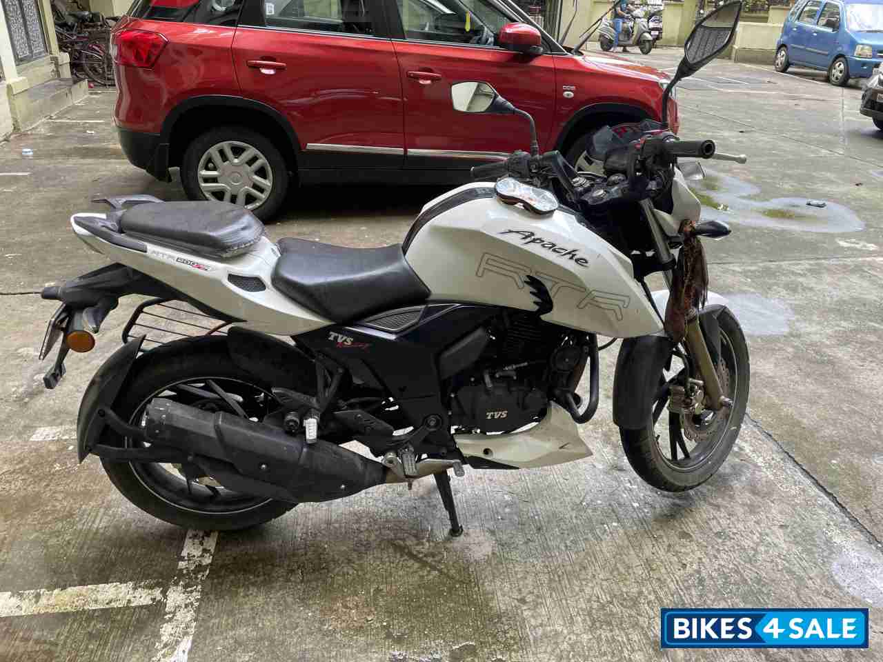 White TVS Apache RTR 200 Fi 4V