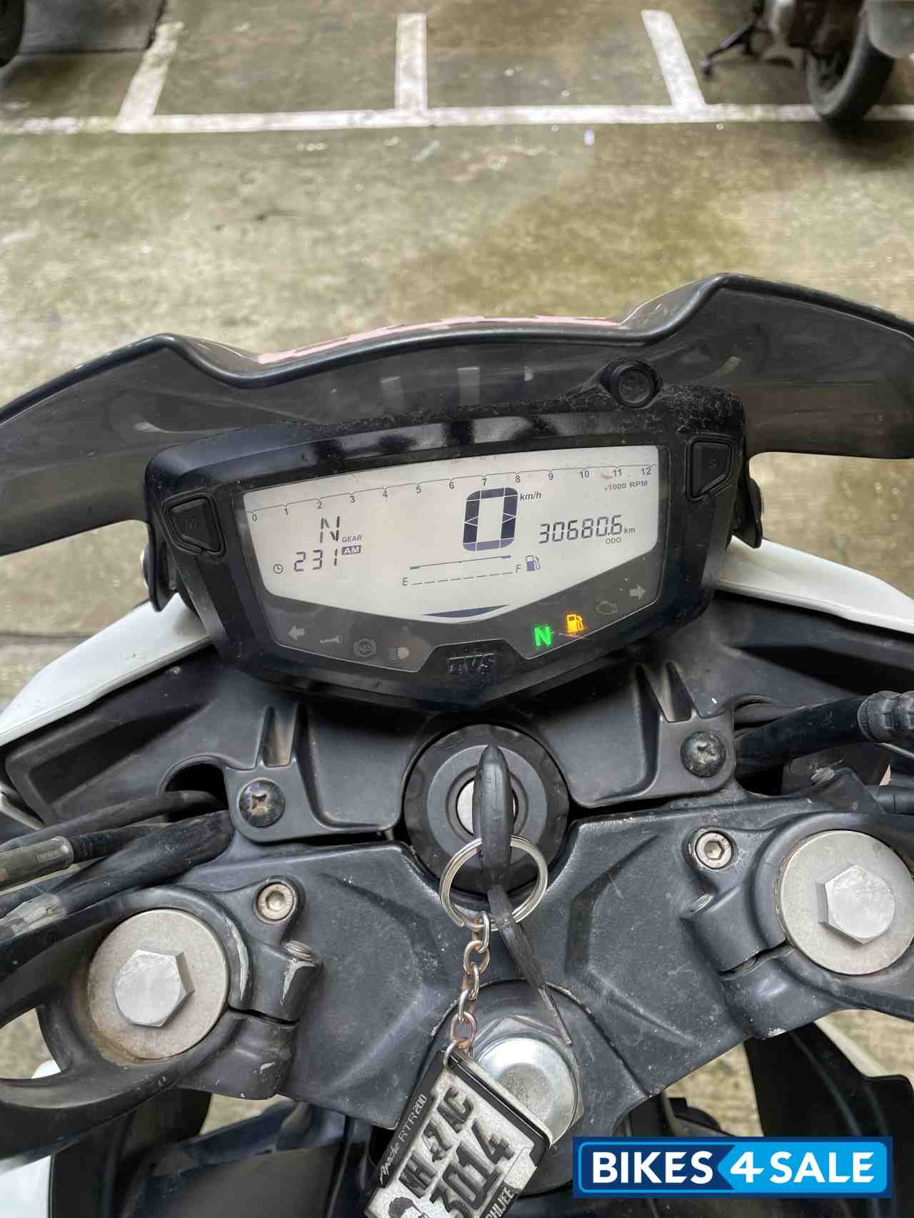 White TVS Apache RTR 200 Fi 4V