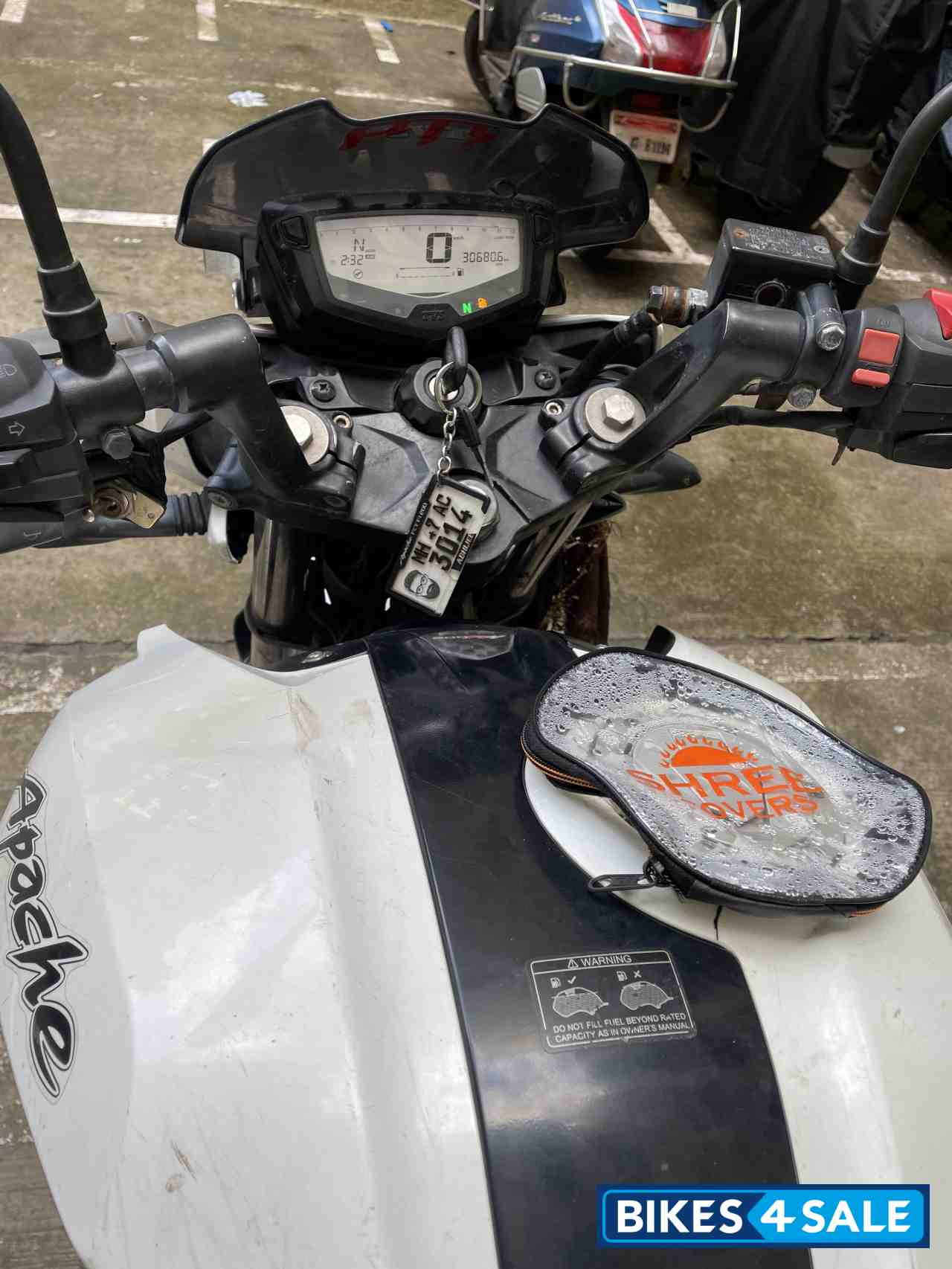 White TVS Apache RTR 200 Fi 4V