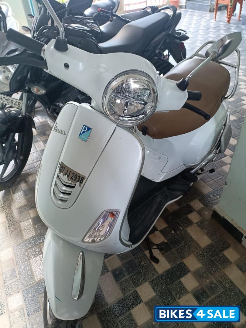 Pearl White Vespa VXL 125