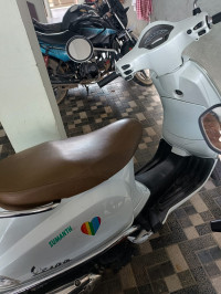 Pearl White Vespa VXL 125