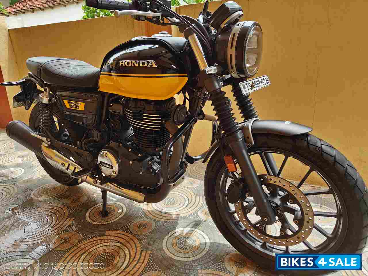 Honda 2023 CB350RS DLX Pro Dual Tone