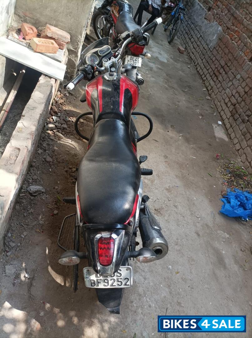 Bajaj V15