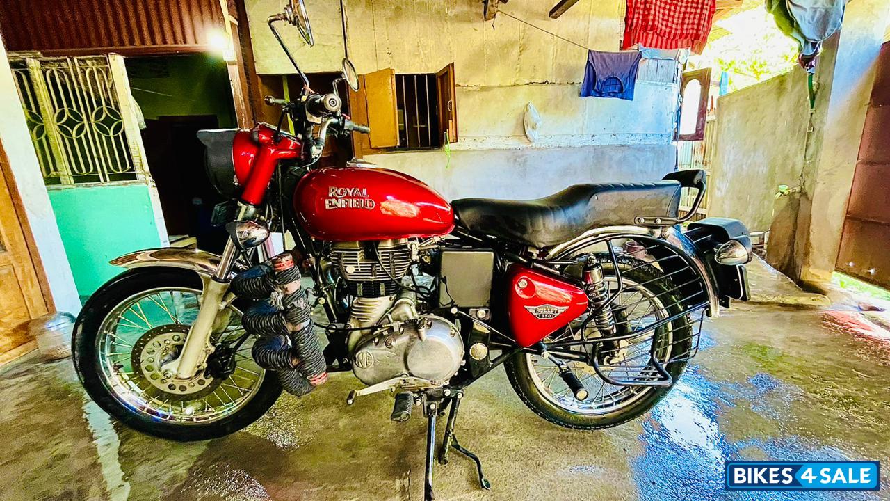 Maroon Red Royal Enfield Bullet Standard 350