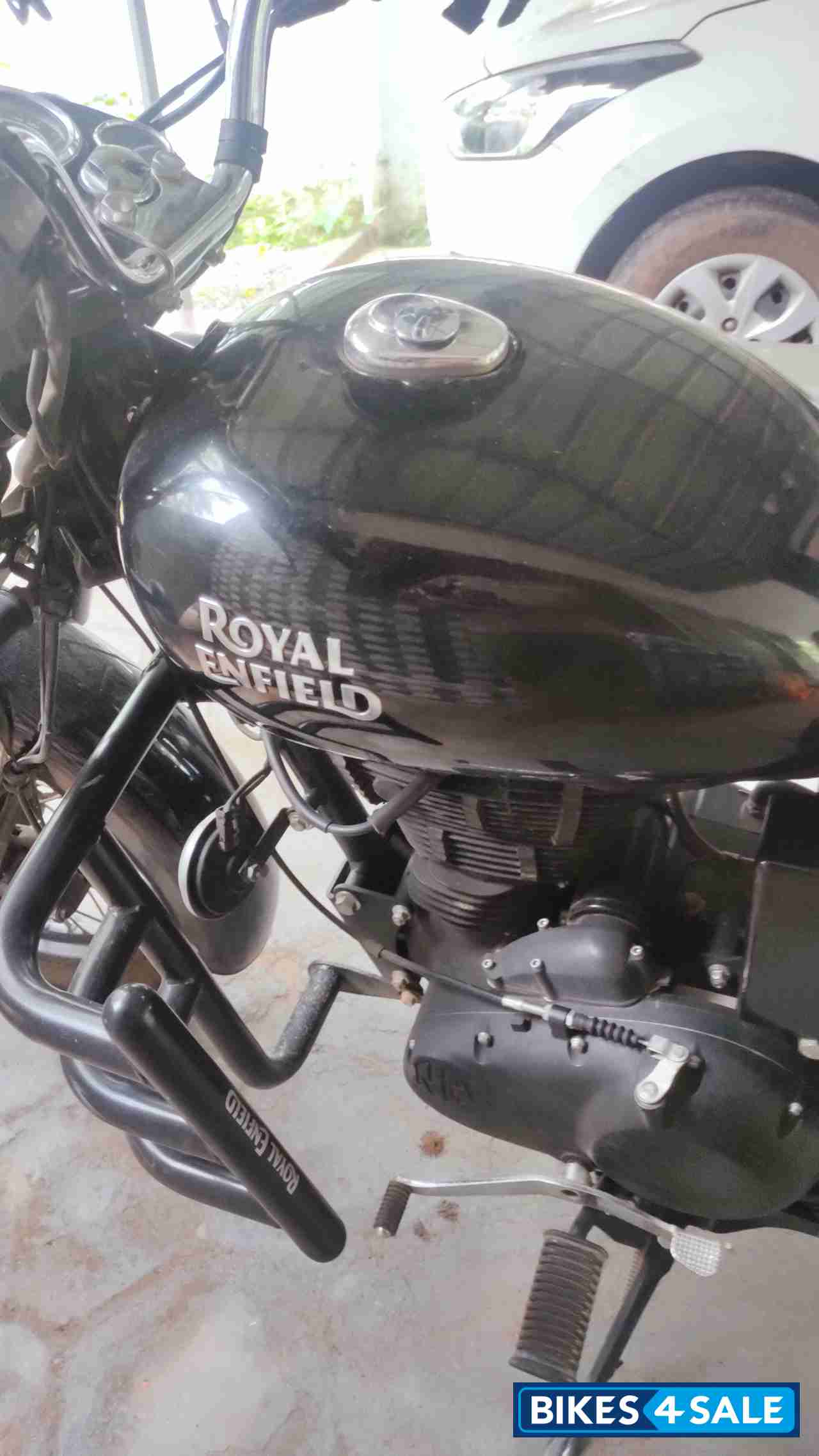 Black Royal Enfield Bullet 350 ES BS6
