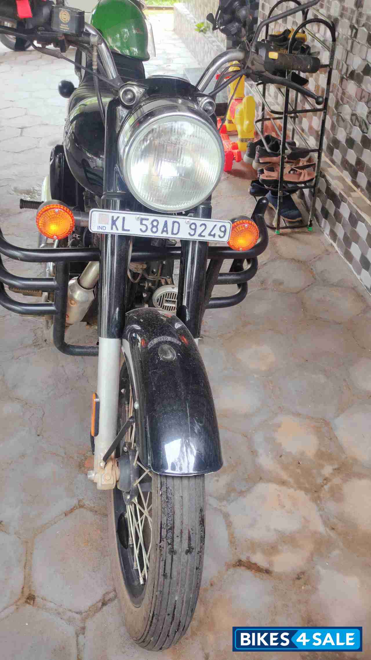 Black Royal Enfield Bullet 350 ES BS6
