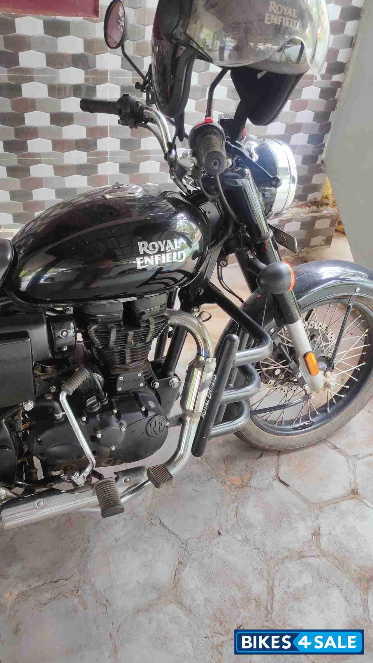 Black Royal Enfield Bullet 350 ES BS6
