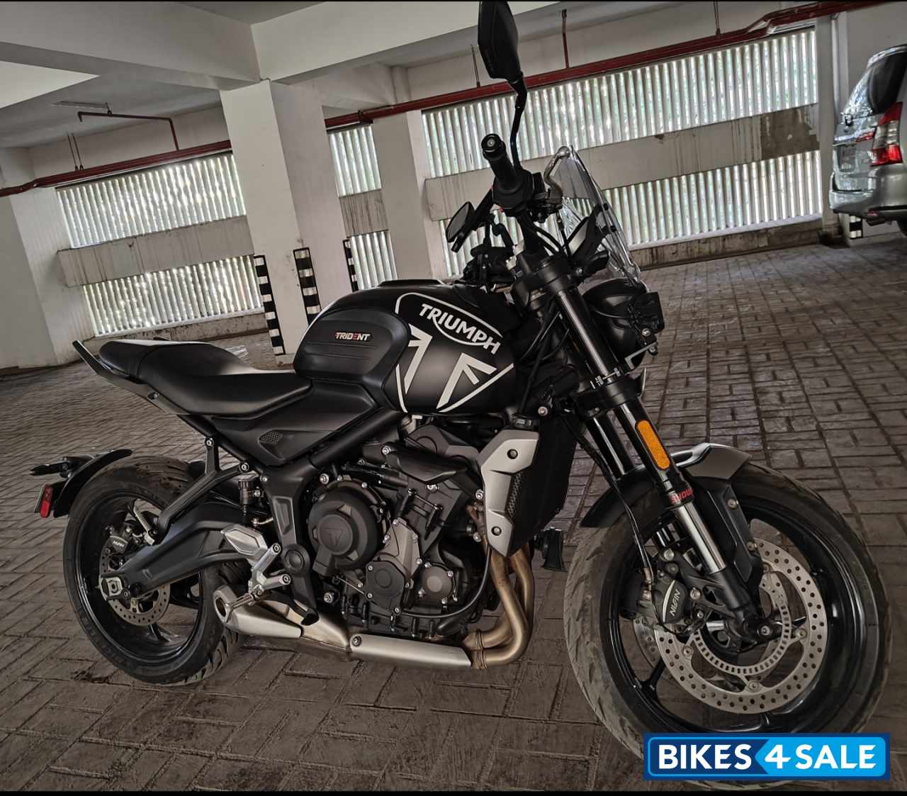 Matt Black & Silver Triumph Trident 660