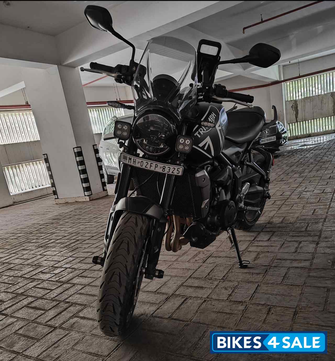 Matt Black & Silver Triumph Trident 660