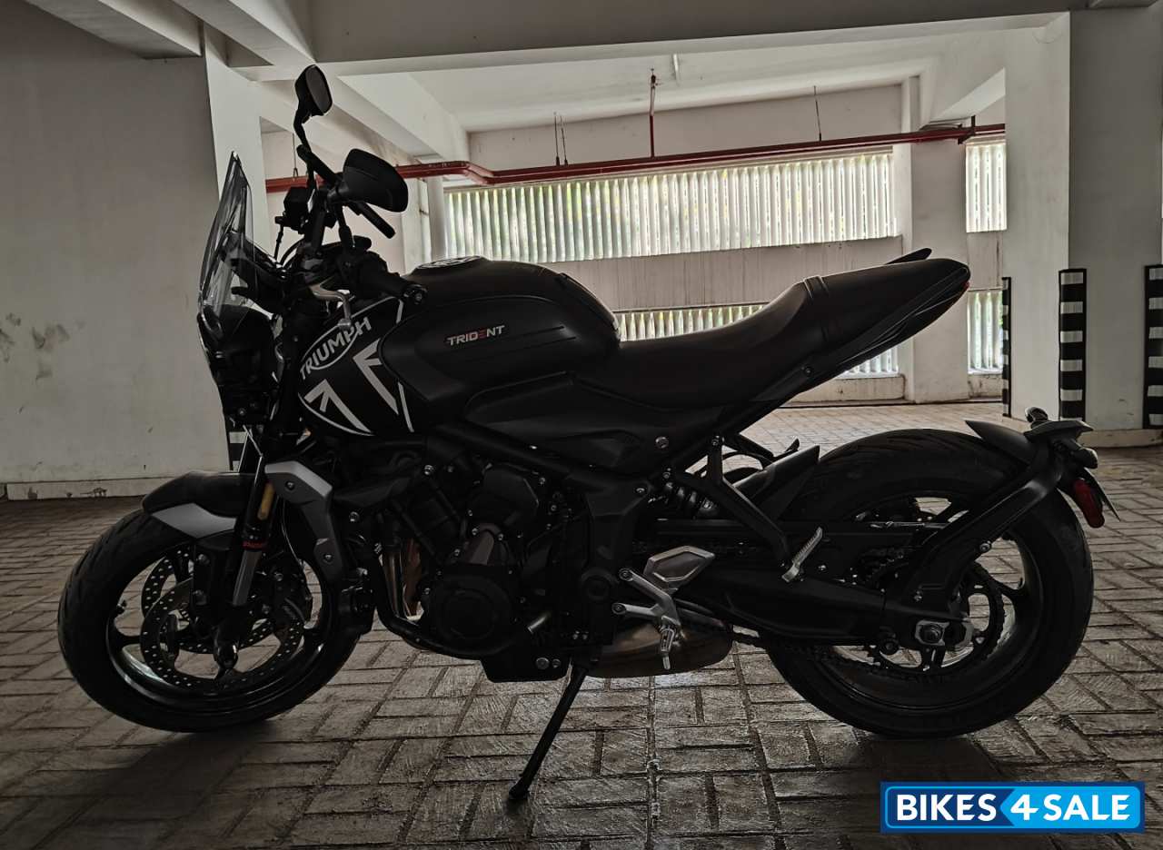 Matt Black & Silver Triumph Trident 660