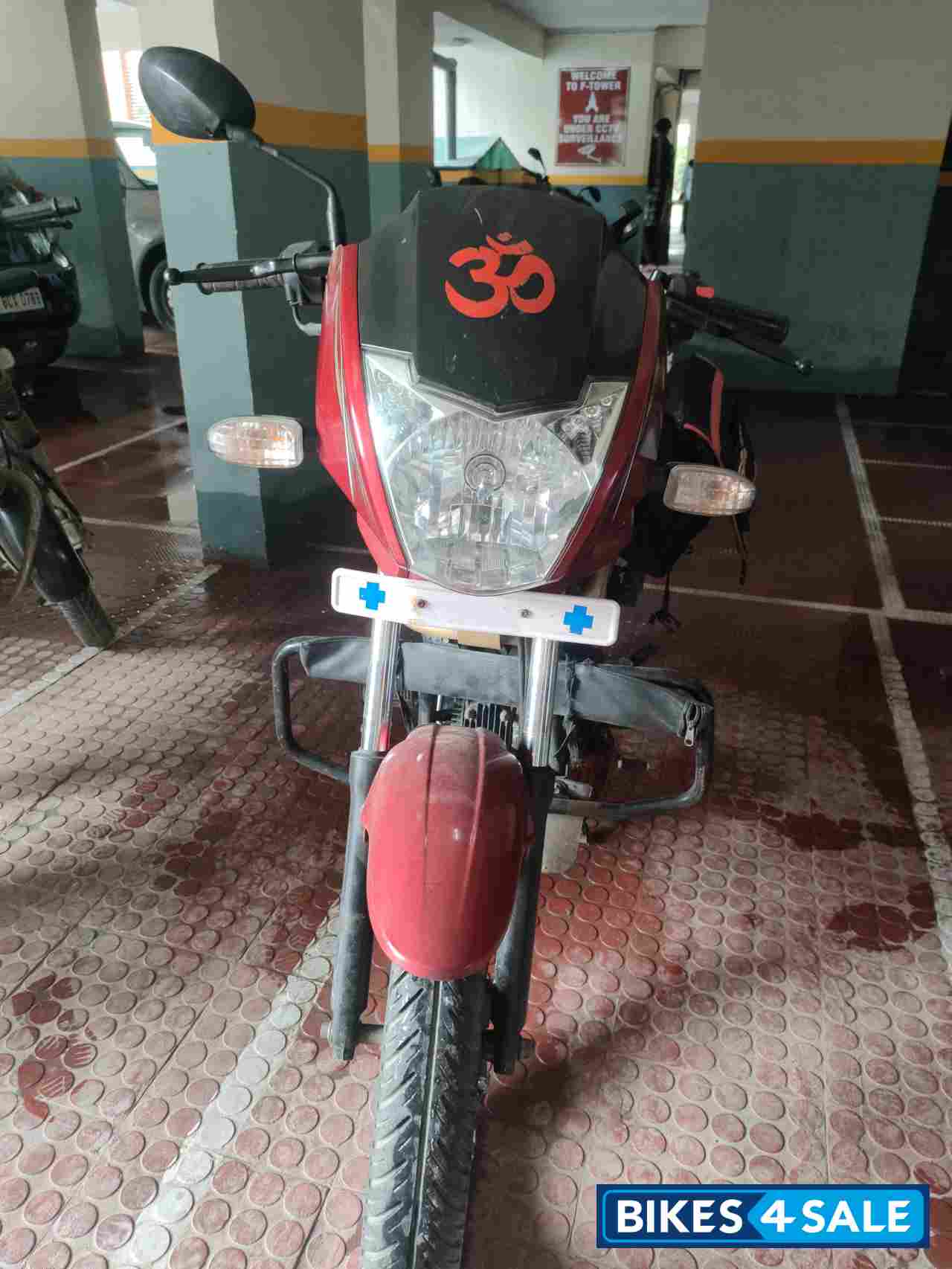 Red Mahindra Centuro