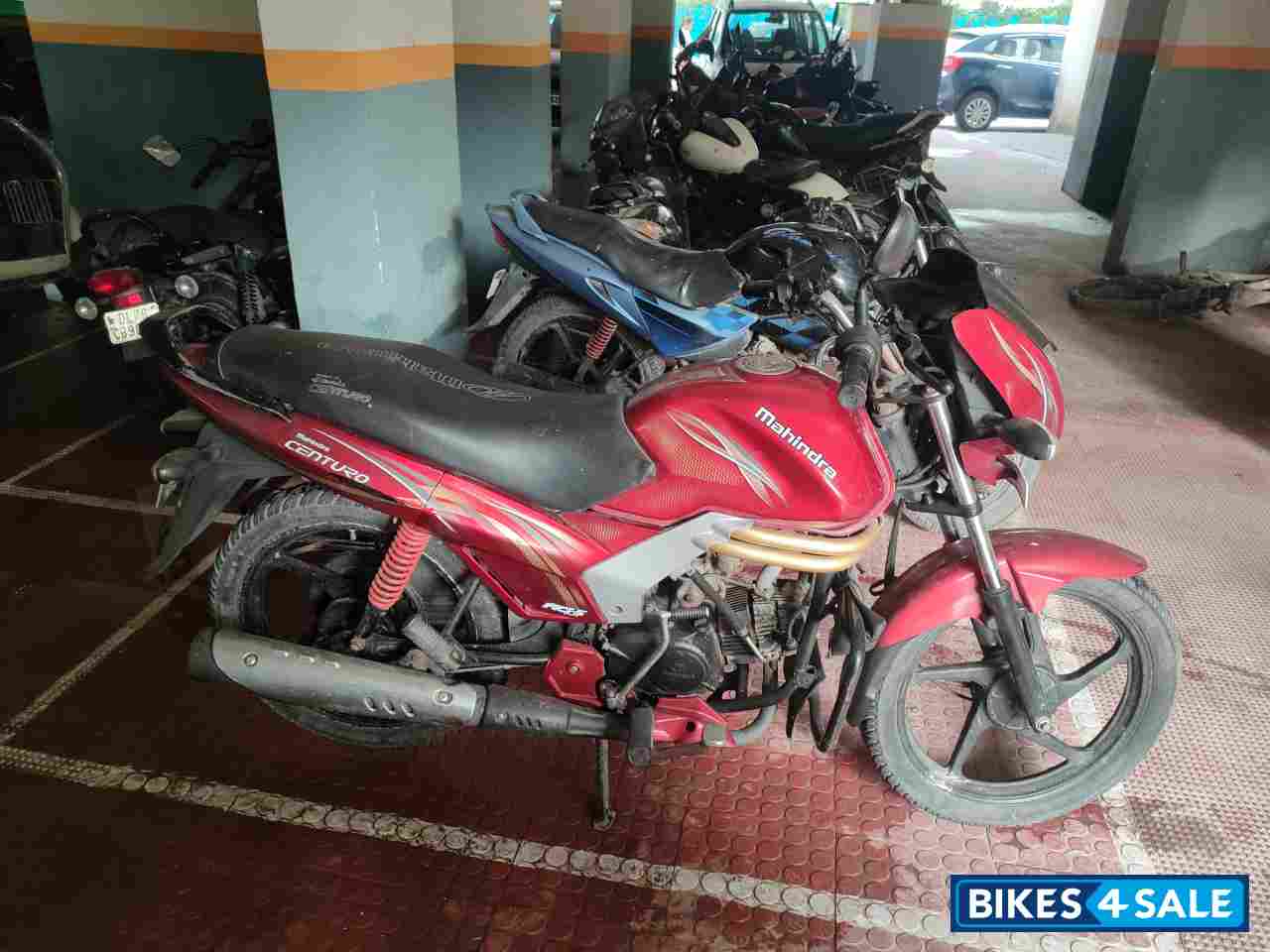 Red Mahindra Centuro