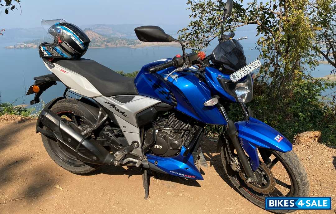 Blue TVS Apache RTR 160 4V