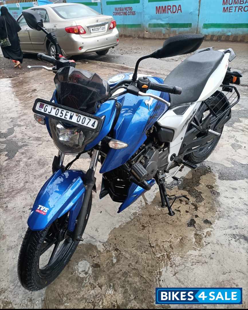 Blue TVS Apache RTR 160 4V