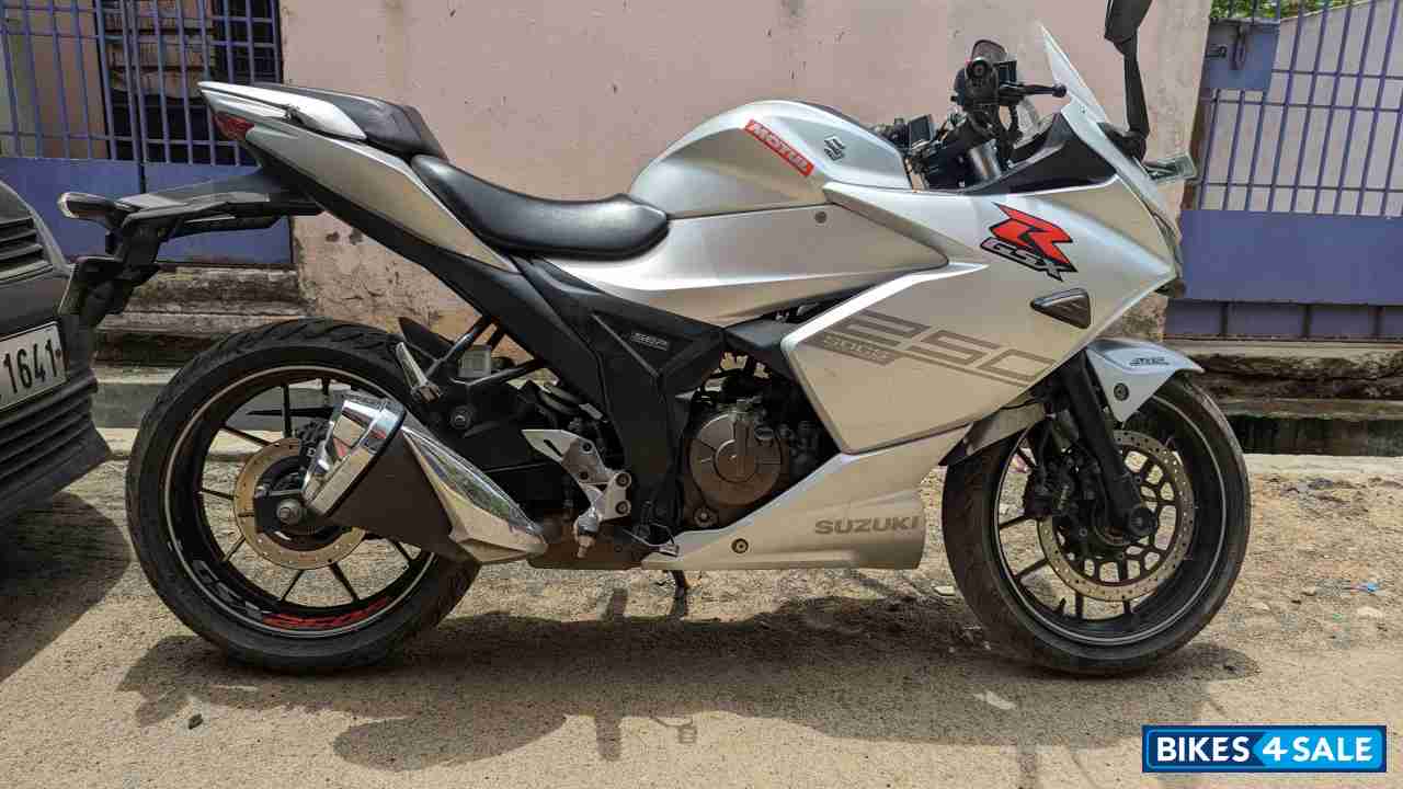 Mate Silver Suzuki Gixxer SF 250