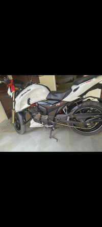 White TVS Apache RTR 200 4V