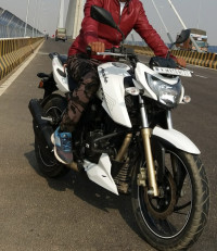 White TVS Apache RTR 200 4V