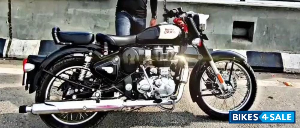 Black Royal Enfield Classic 350 Dual Channel BS6