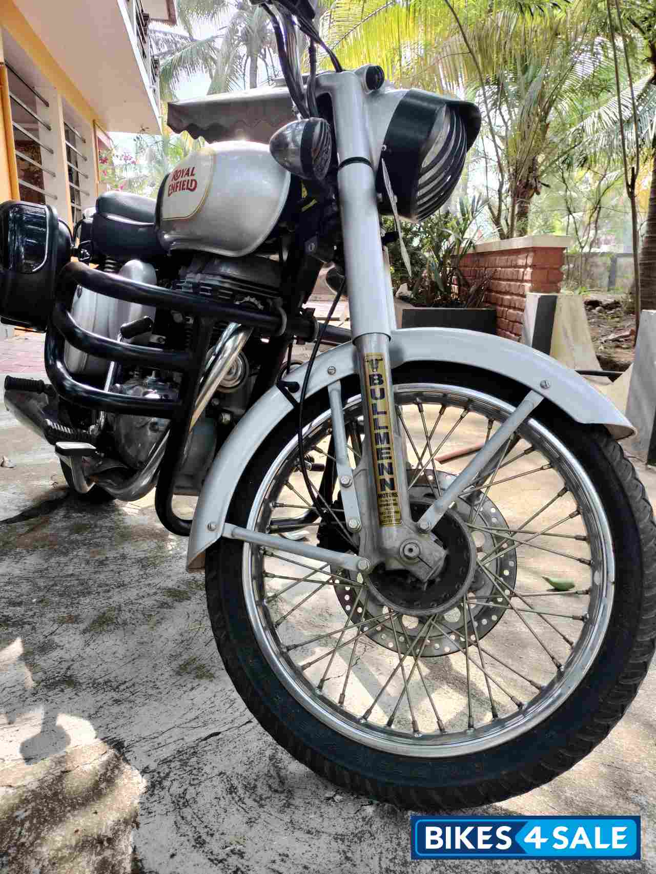 Silver Royal Enfield Classic 350 Silver Royal Enfield Classic 350