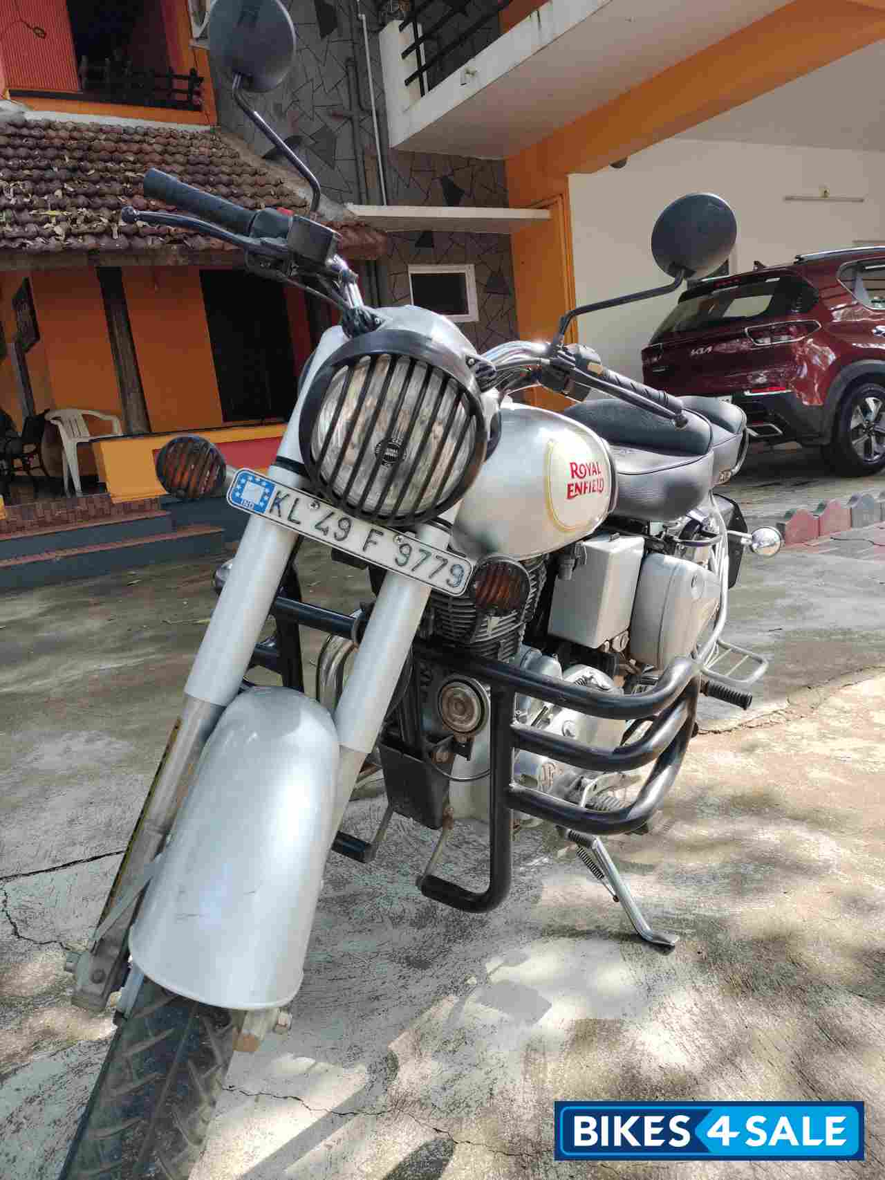 Silver Royal Enfield Classic 350 Silver Royal Enfield Classic 350