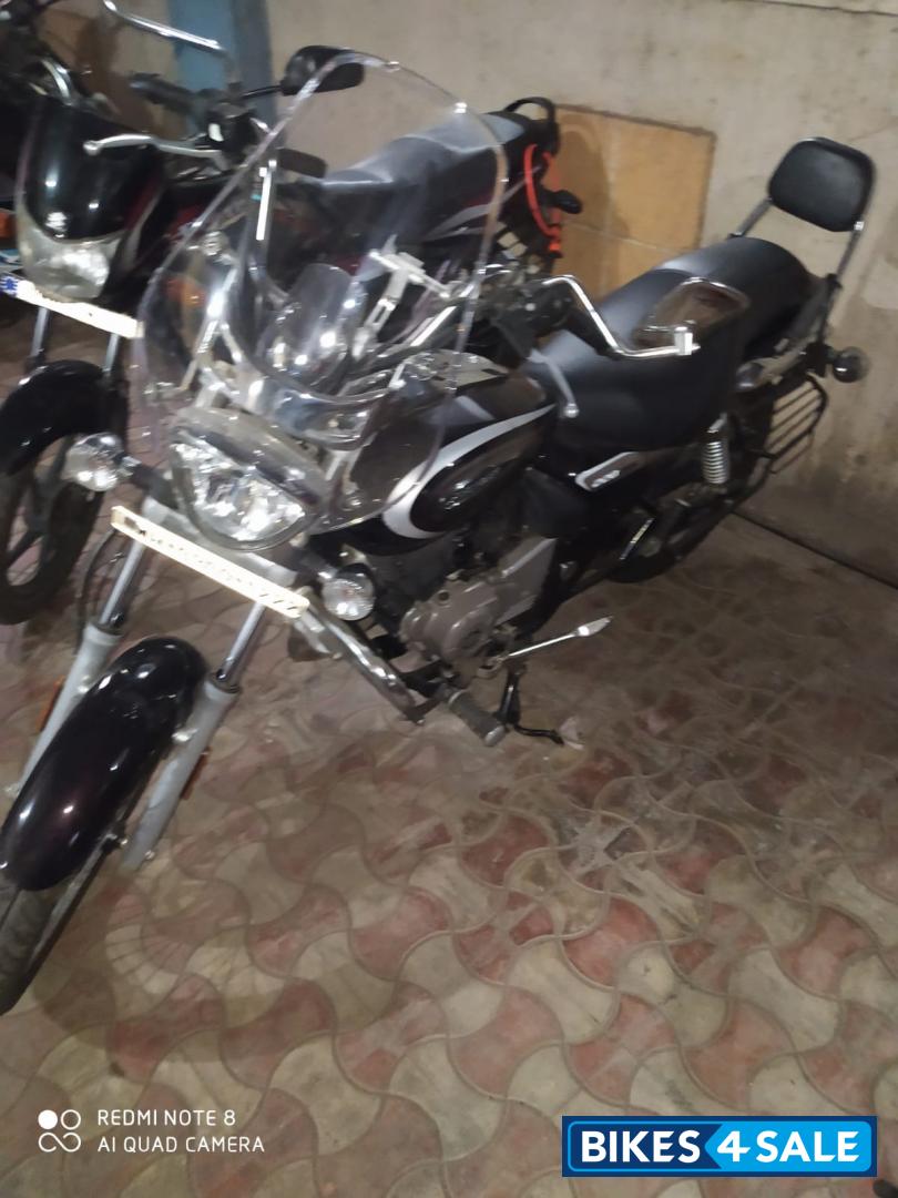 Black Bajaj Avenger Cruise 220
