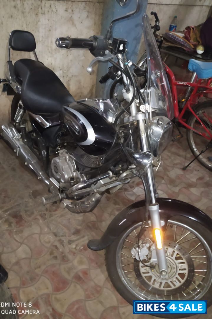 Black Bajaj Avenger Cruise 220