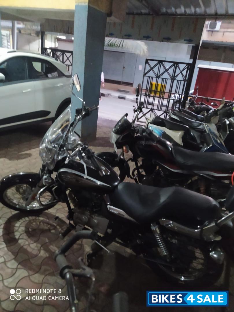 Black Bajaj Avenger Cruise 220