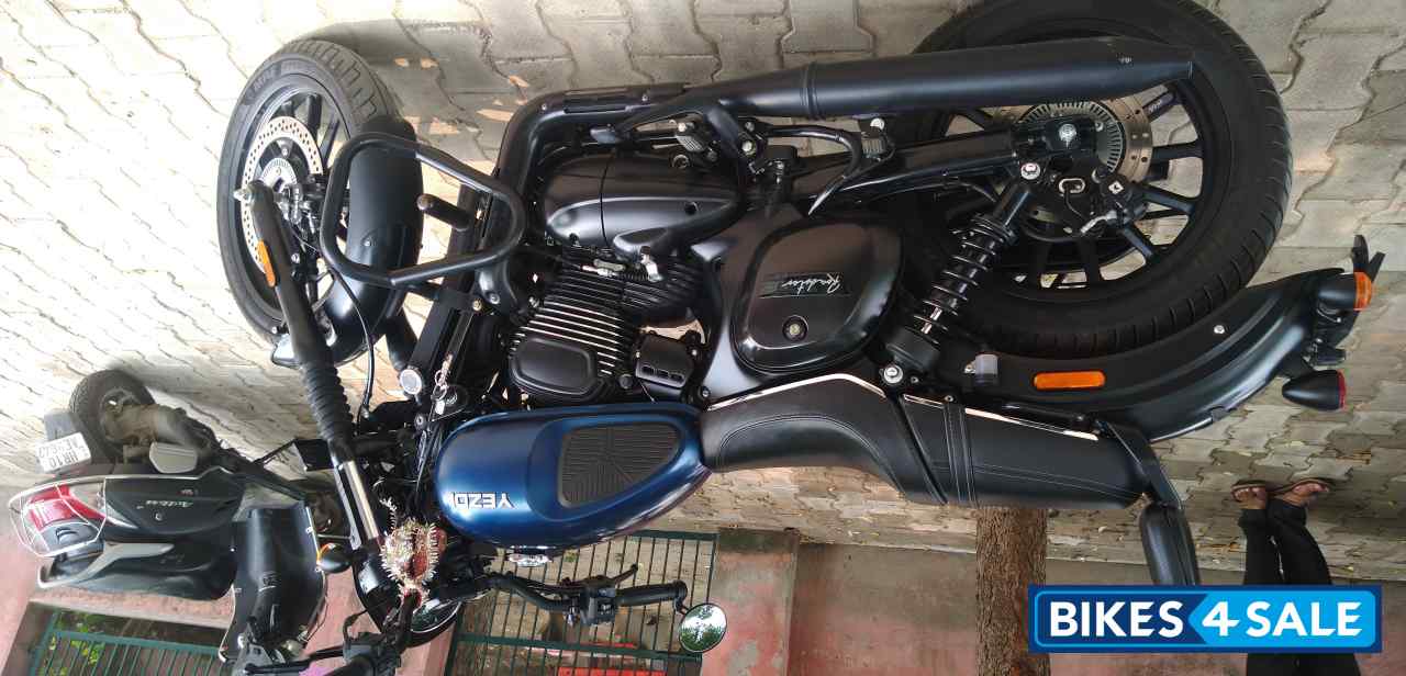 Steel Blue Yezdi Roadster Dual Tone Steel Blue Yezdi Roadster Dual Tone