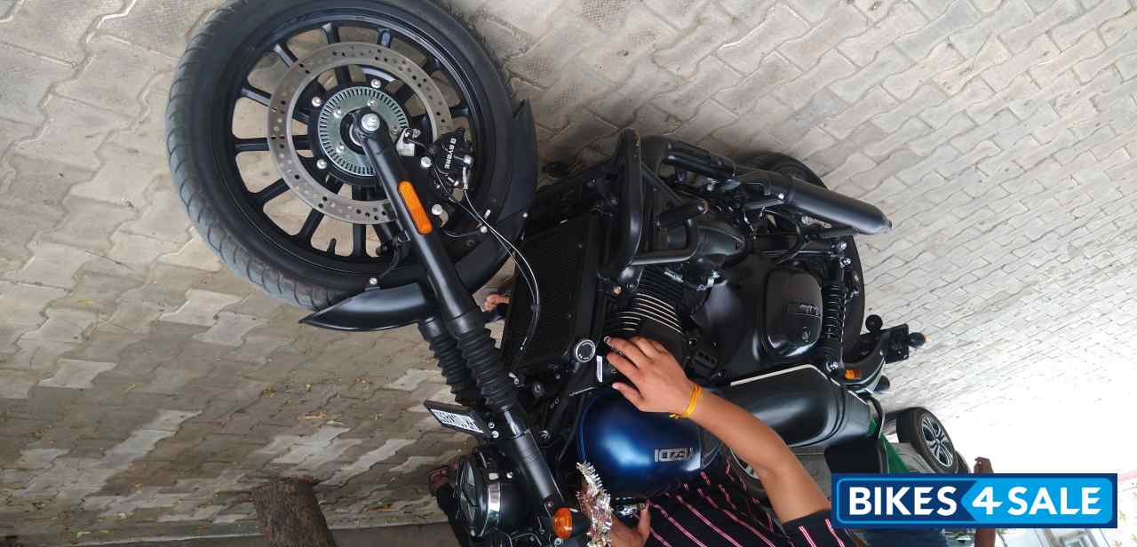 Steel Blue Yezdi Roadster Dual Tone Steel Blue Yezdi Roadster Dual Tone