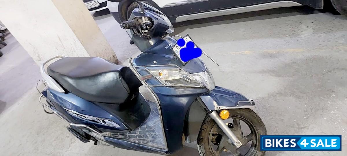 Blue Honda Activa 125 Premium Edition