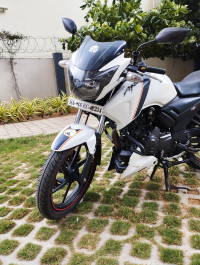 White TVS Apache RTR 160