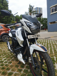 White TVS Apache RTR 160