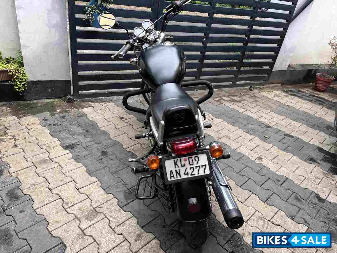 Black Royal Enfield Thunderbird 350