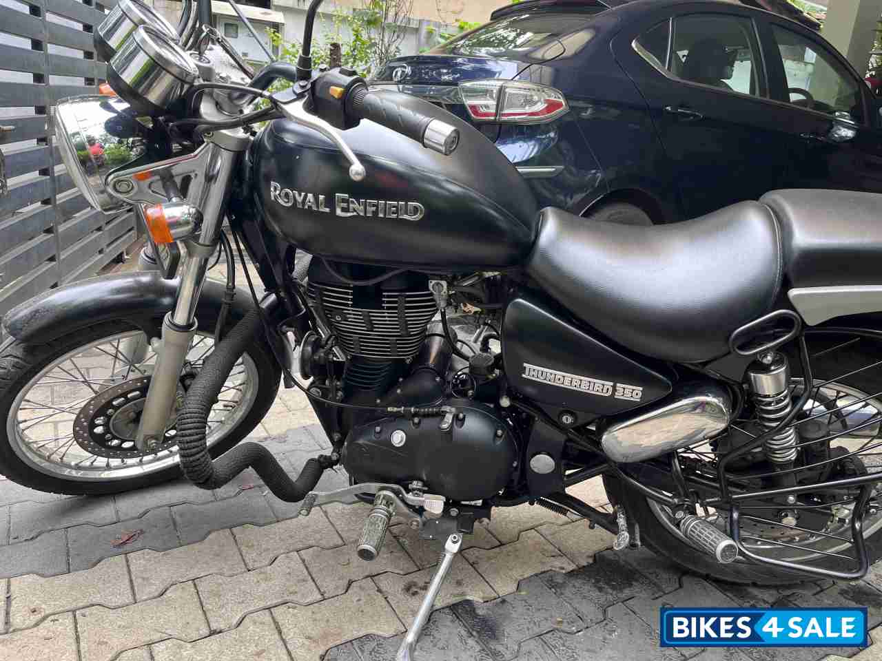 Black Royal Enfield Thunderbird 350