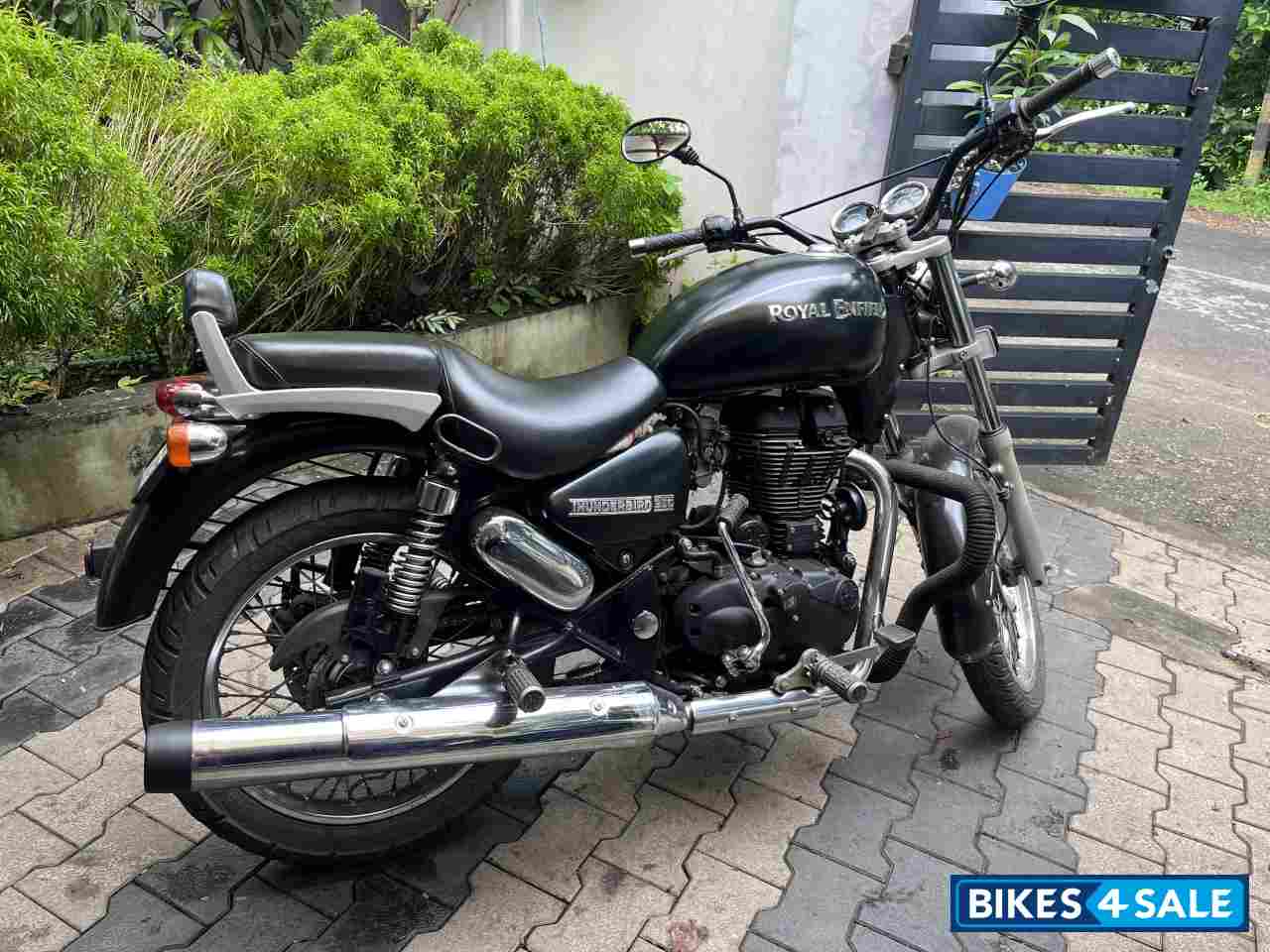 Black Royal Enfield Thunderbird 350