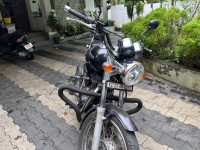 Black Royal Enfield Thunderbird 350