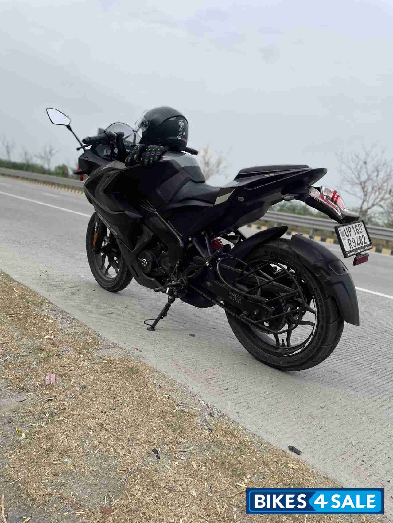 Bajaj Pulsar RS 200 BS6