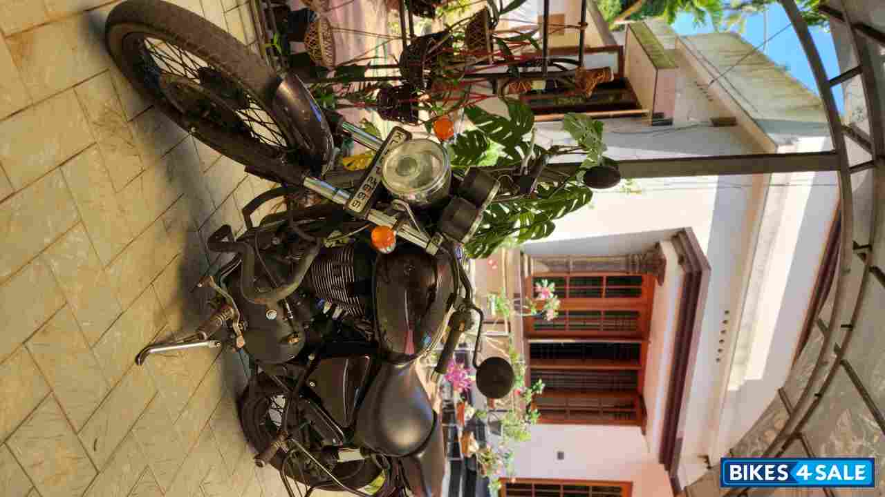 Deep Red Royal Enfield Thunderbird 350