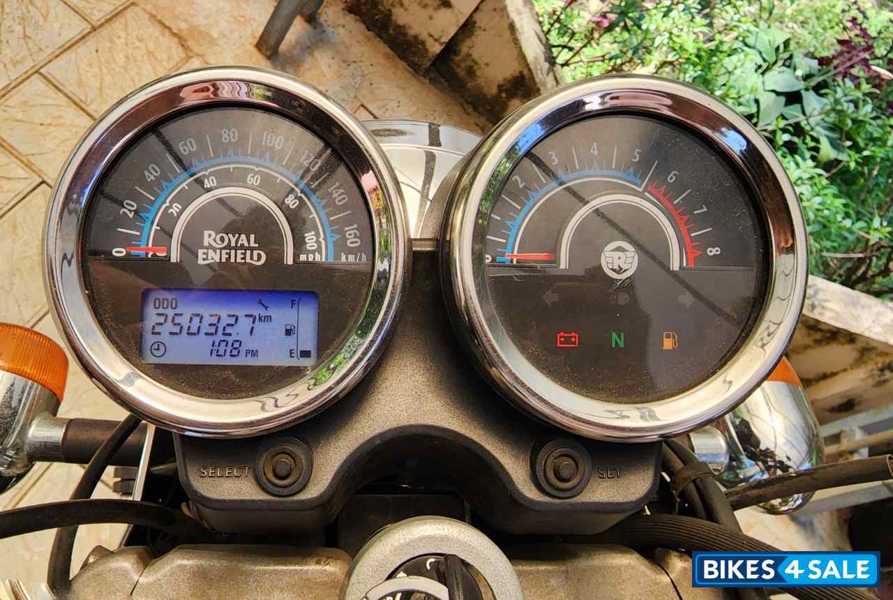 Deep Red Royal Enfield Thunderbird 350