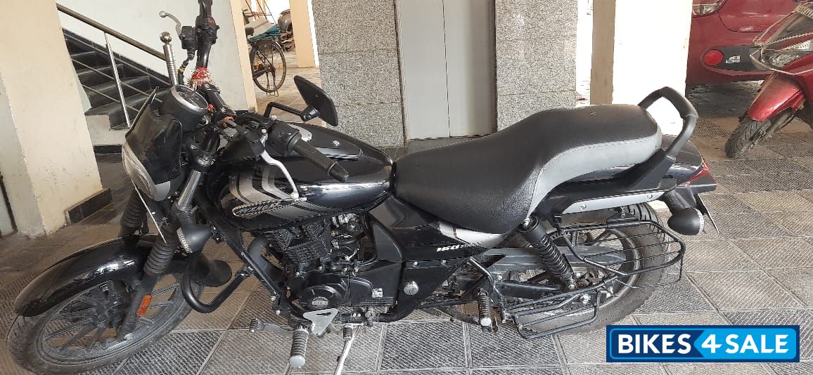 Black Bajaj Avenger Street 160 BS6
