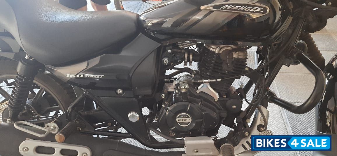 Black Bajaj Avenger Street 160 BS6