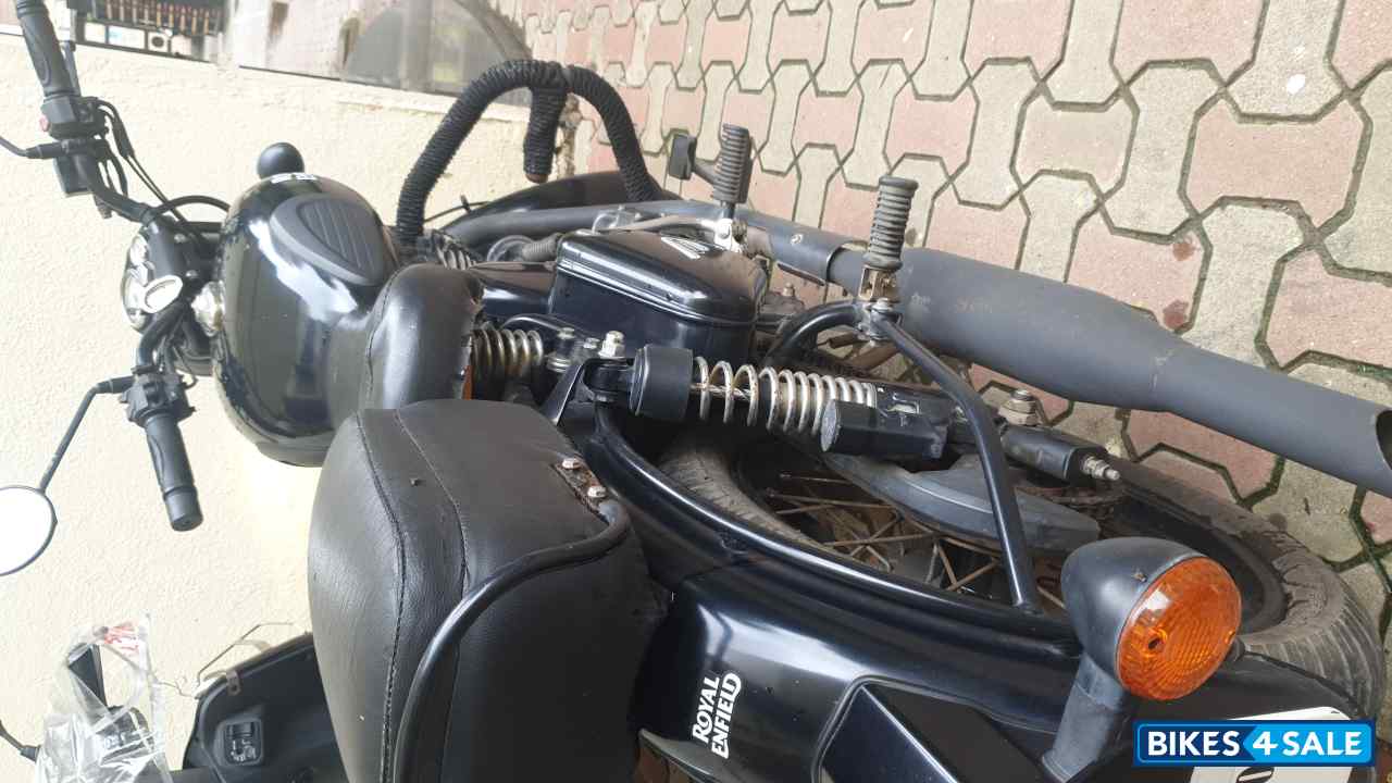 Royal Enfield Classic Stealth Black