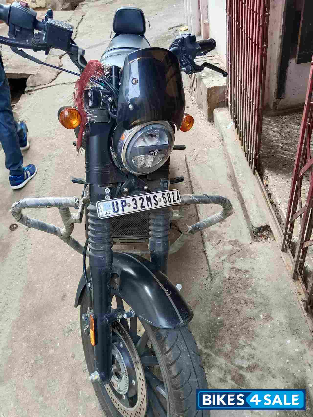 Yezdi Roadster Dark Yezdi Roadster Dark