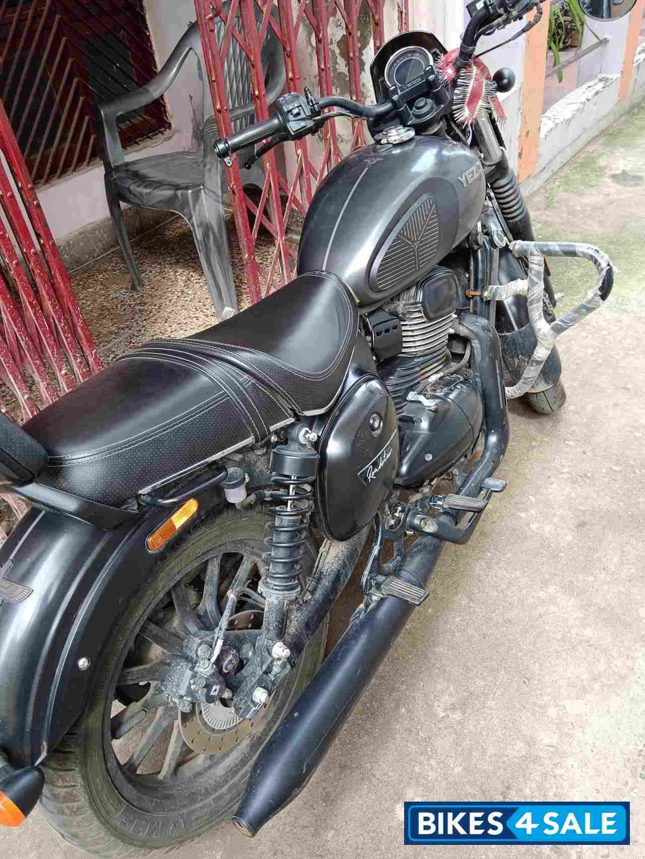 Yezdi Roadster Dark Yezdi Roadster Dark