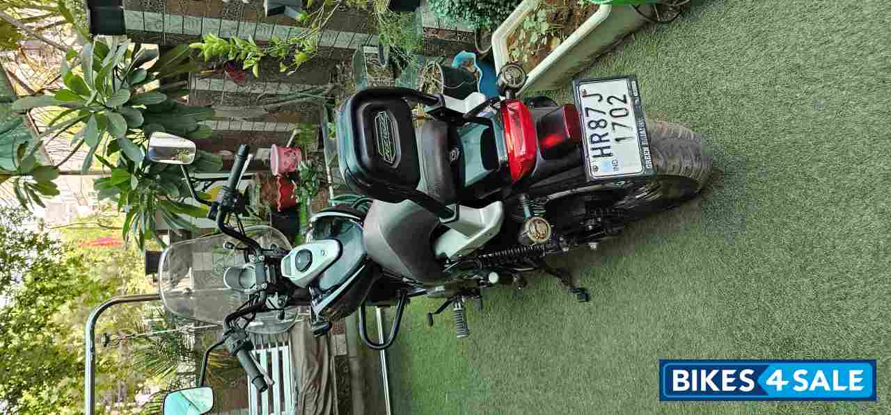 Brown Bajaj Avenger Cruise 220 BS6