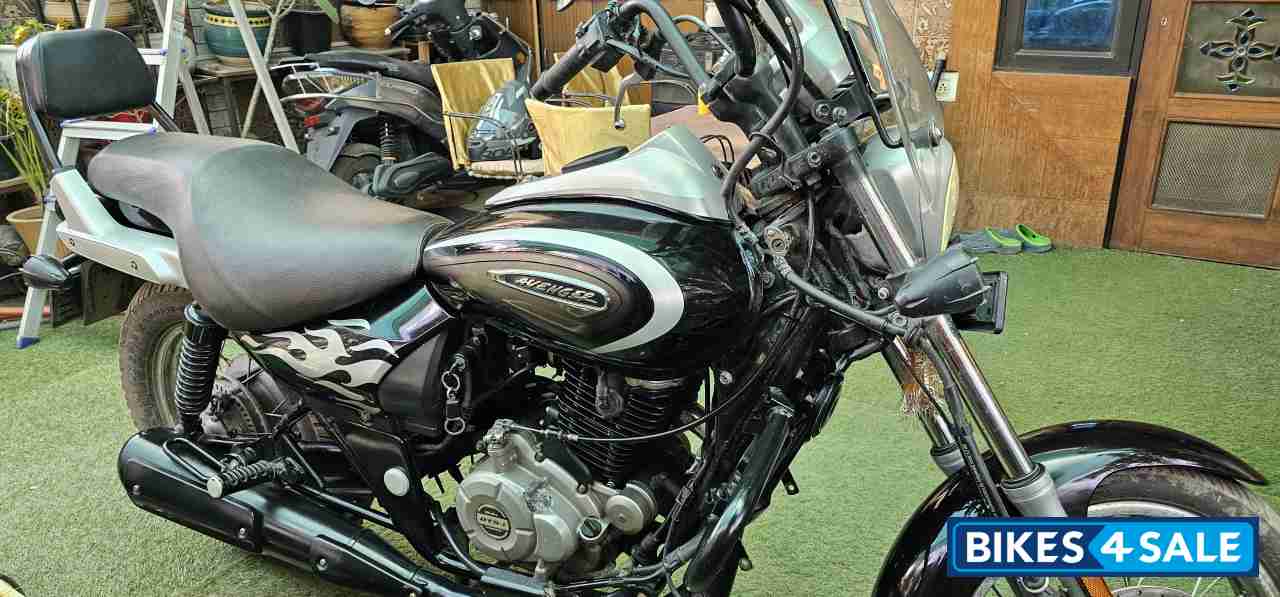 Brown Bajaj Avenger Cruise 220 BS6