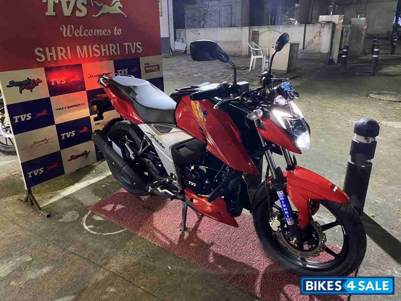 Red TVS Apache RTR 160 4V BS6